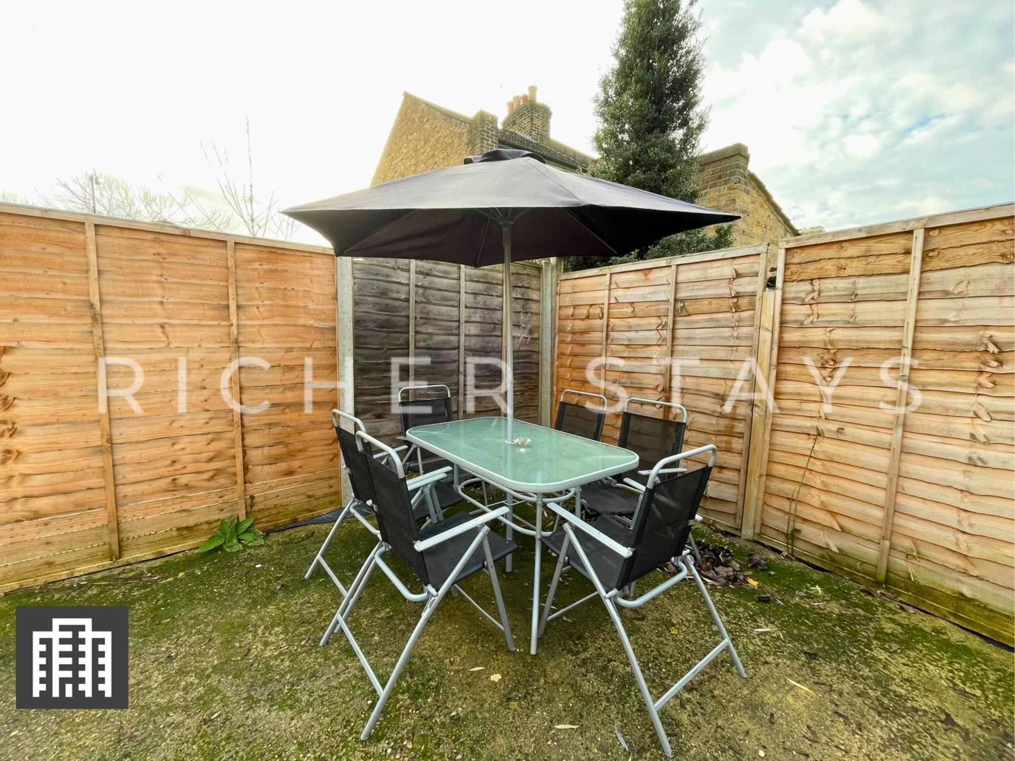 Large Home For Contractors & Families - Garden & Amenities London Exterior foto