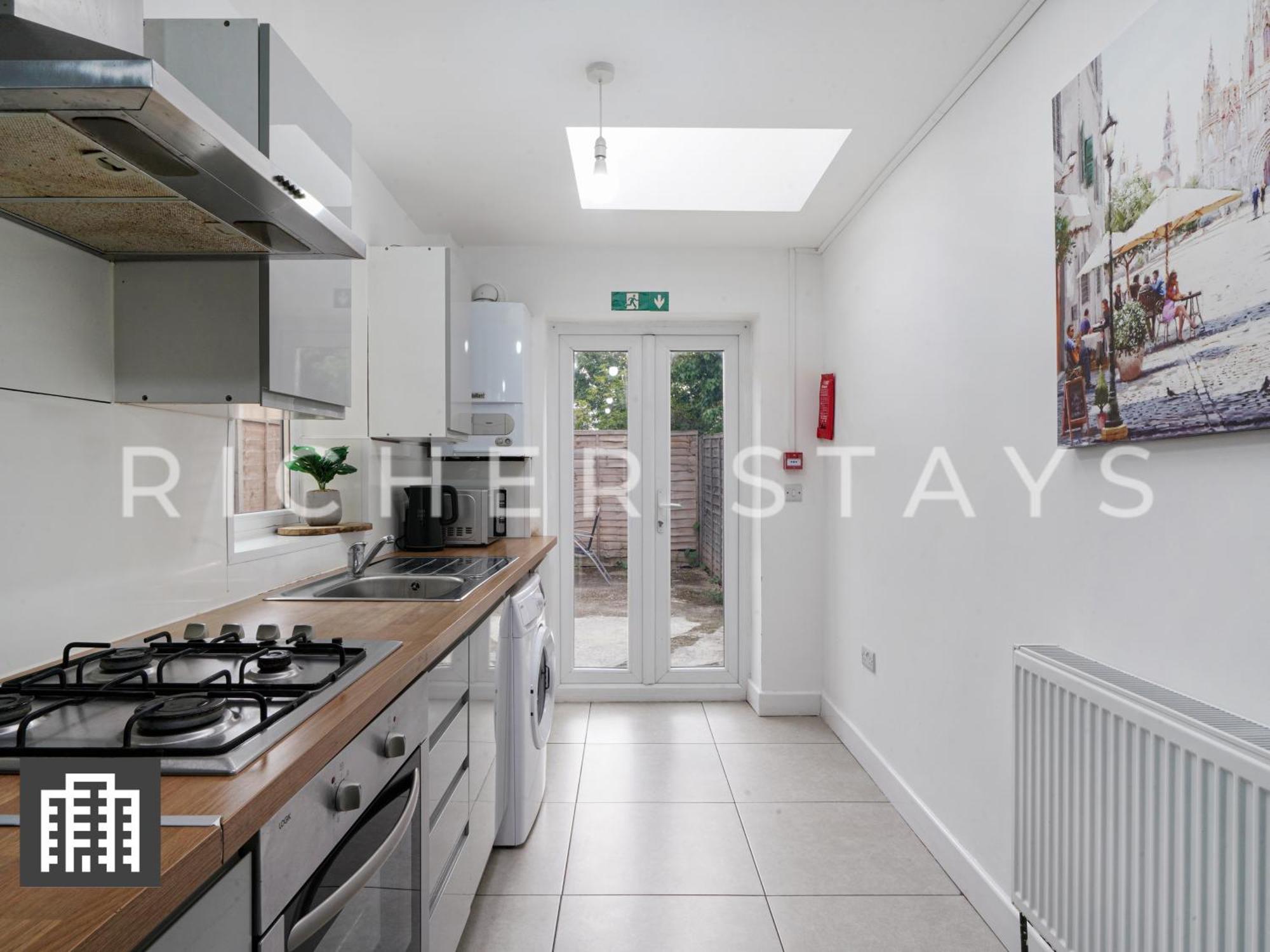 Large Home For Contractors & Families - Garden & Amenities London Exterior foto