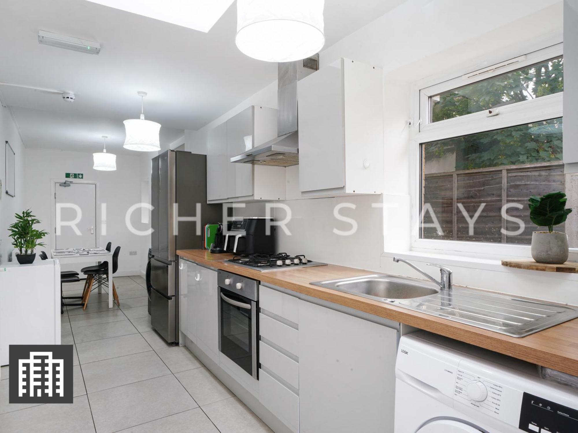 Large Home For Contractors & Families - Garden & Amenities London Exterior foto